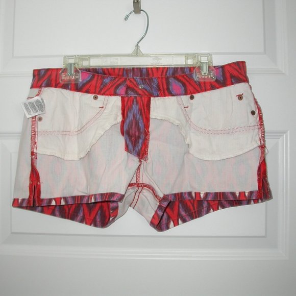 Diamond Patterned Stretch Denim Shorts - Picture 7 of 9